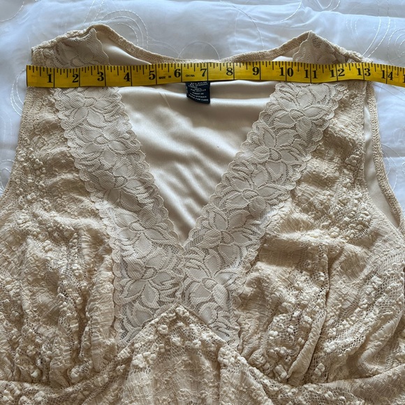 Venezia Cream/Beige Sleeveless Lace Blouse - Picture 5 of 12
